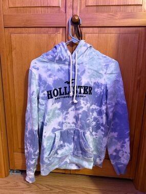 Hollister Tie-Dye Pullover Hoodie in Blue Green and White